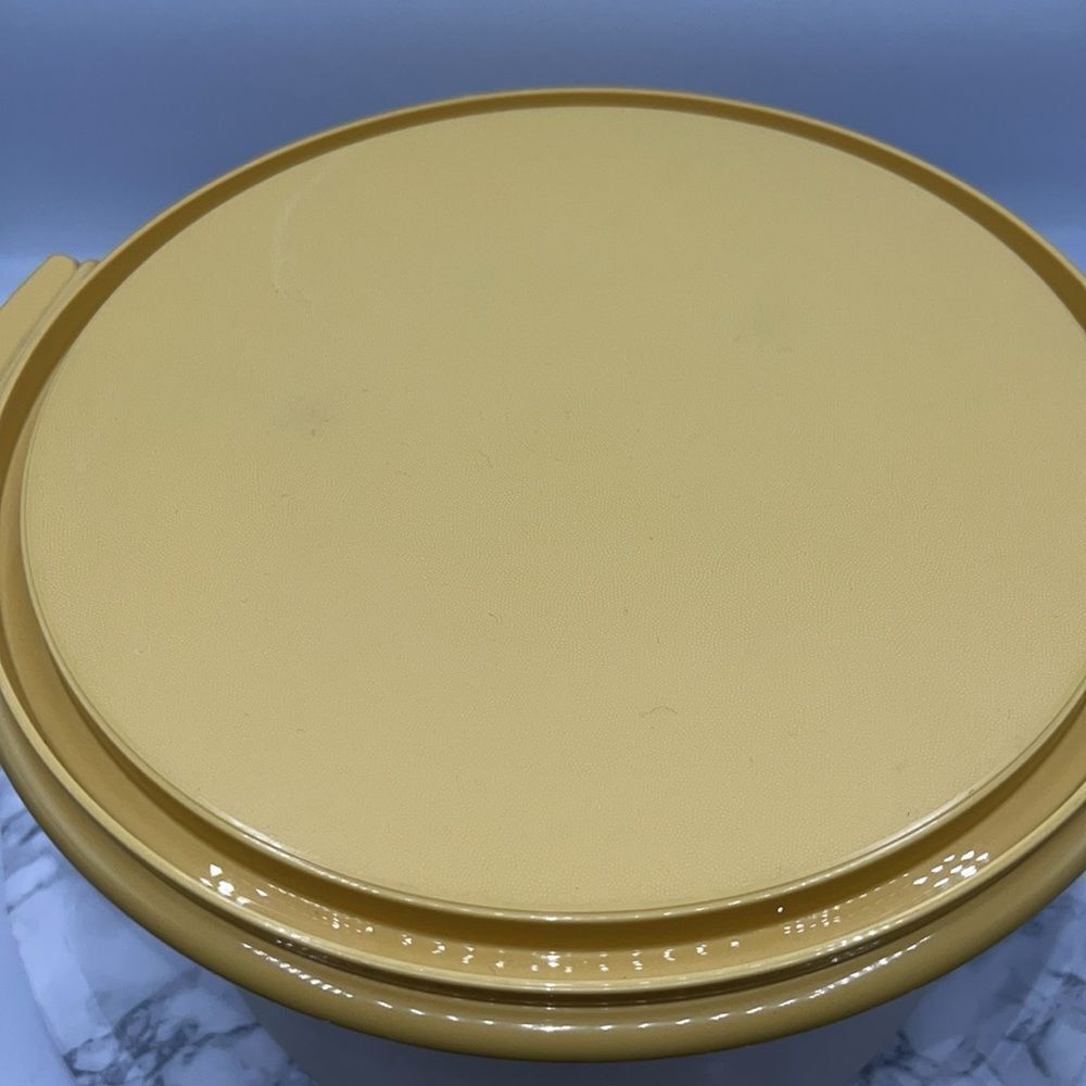 TUPPERWARE Vintage Harvest Gold Cake Carrier-683-7 - Picture 4 of 6